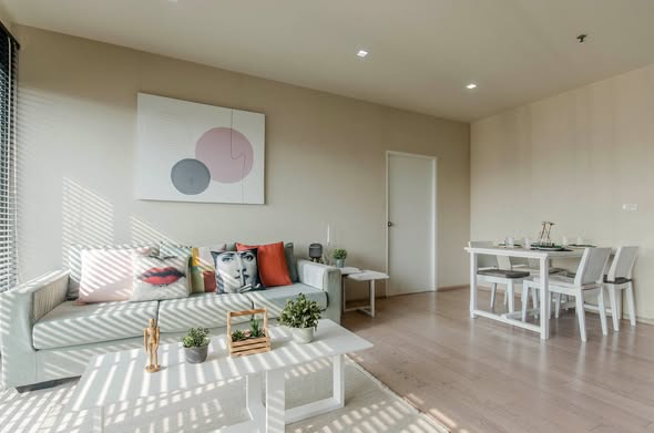 living room of Noble Solo