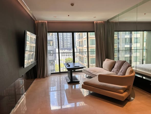 living room and bedroom of Noble Solo