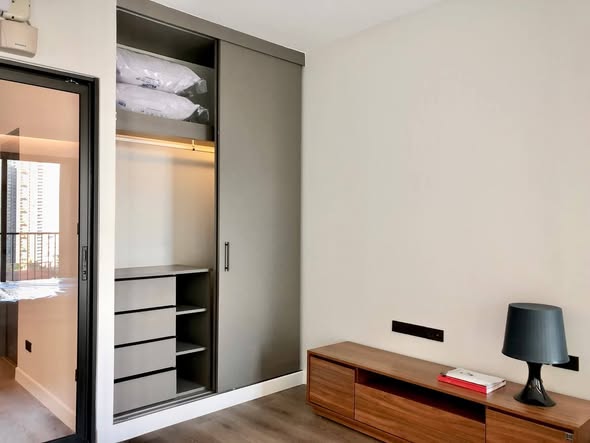 room interior of Noble Solo