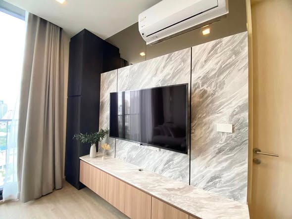 living room and room interior of Noble State Sukhumvit 39
