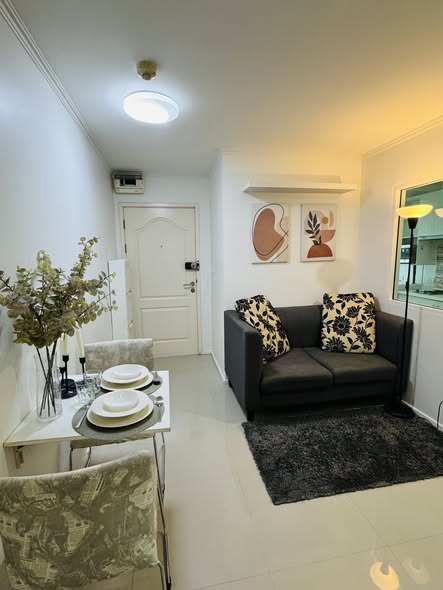 living room of Notting Hill Bearing น็อตติ้ง ฮิลล์ แบริ่ง