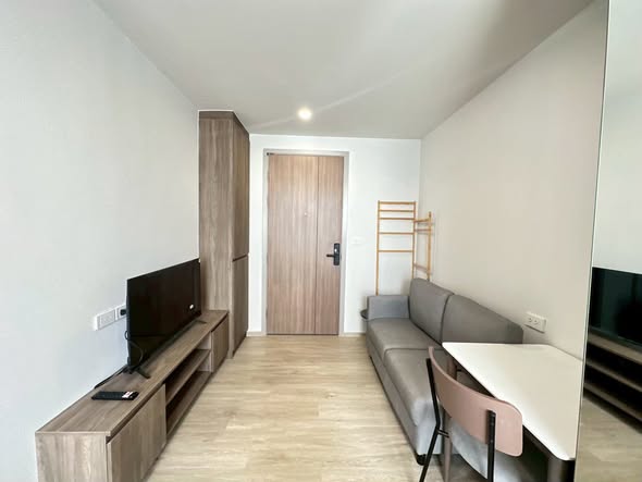 bedroom and room interior of Nue Cross Khu Khot Station (นิว ครอส คูคต สเตชัน)