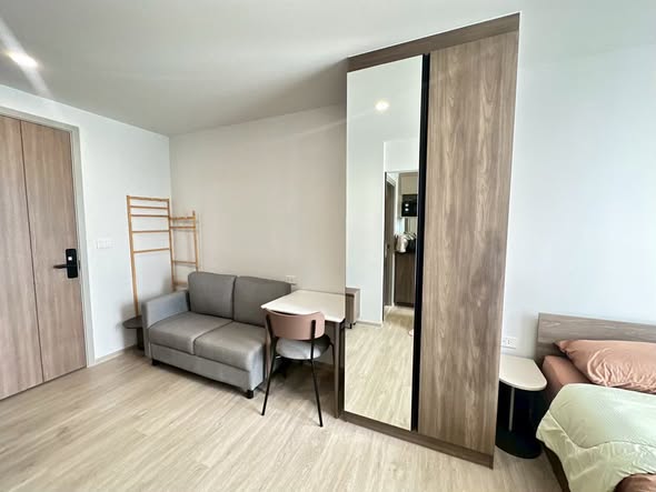 bedroom and room interior of Nue Cross Khu Khot Station (นิว ครอส คูคต สเตชัน)