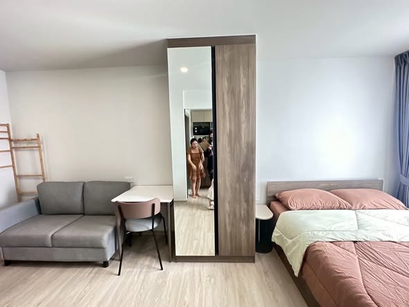 bedroom and room interior of Nue Cross Khu Khot Station (นิว ครอส คูคต สเตชัน)