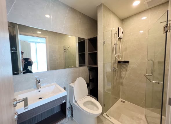 room interior and bathroom of Nue District R9