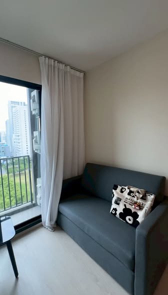 bedroom and living room of NUE Noble Ratchada Lat Phrao (นิว โนเบิล รัชดา ลาดพร้าว)