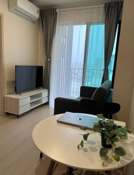 bedroom and living room of NUE Noble Ratchada Lat Phrao (นิว โนเบิล รัชดา ลาดพร้าว)