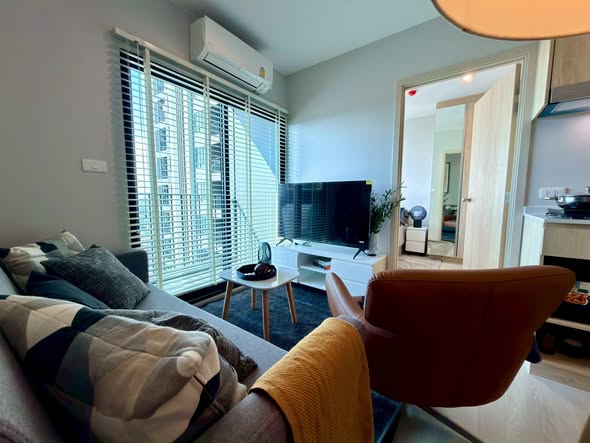 living room and bedroom of NUE Noble Srinakarin Lasalle นิว โนเบิล ศรีนครินทร์ – ลาซาล