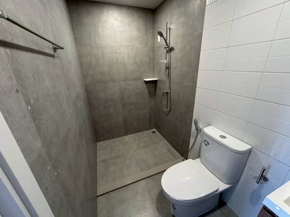 bathroom of Nue Riverest Ratburana นิว ริเวอร์เรสต์ ราษฎร์บูรณะ