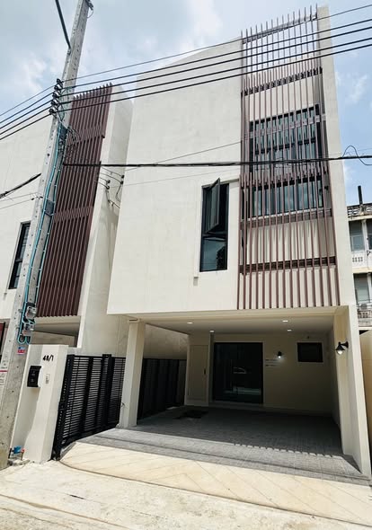 Oakhouse Sukhumvit 101/1