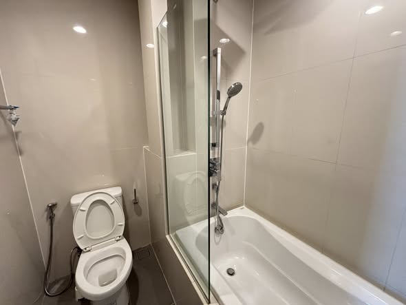 bathroom of Oka Haus