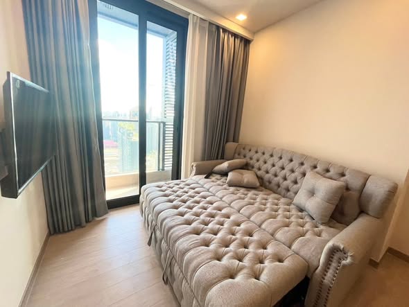 bedroom and living room of One9Five Asoke – Rama 9