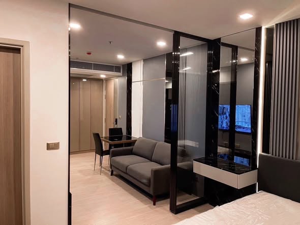 bedroom and living room and room interior of One9Five Asoke – Rama 9