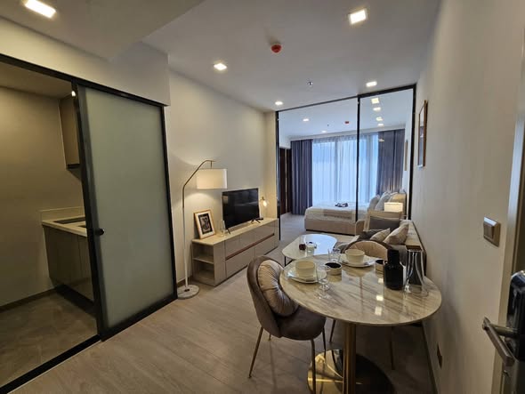 bedroom and room interior of One9Five Asoke – Rama 9