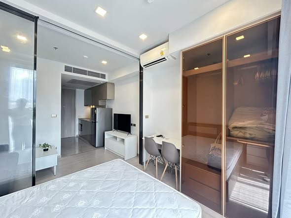 bedroom and room interior of One9Five Asoke – Rama 9