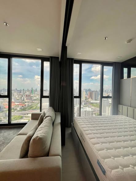 living room and bedroom of One9Five Asoke – Rama 9