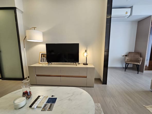 living room and bedroom of One9Five Asoke – Rama 9