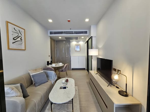 living room and bedroom of One9Five Asoke – Rama 9