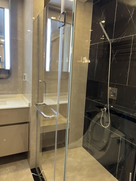 room interior and bathroom of One9Five Asoke – Rama 9