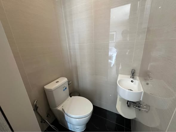 bathroom of Open Studio Plus