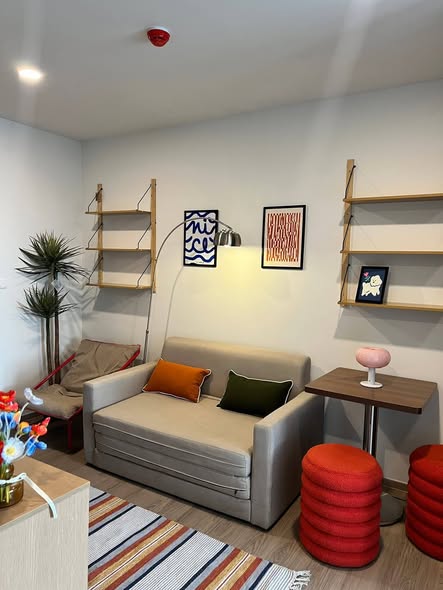 living room of Origin Play Bangkhunnon Triple Station ออริจิ้น เพลย์ บางขุนนนท์ ทริปเปิ้ล สเตชั่น