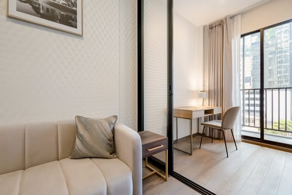 bedroom and living room of Park​ Origin​ Phaya Thai