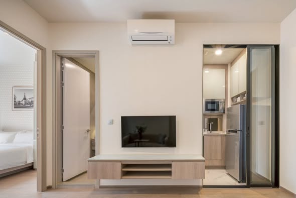 bedroom and room interior of Park​ Origin​ Phaya Thai