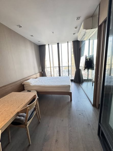 bedroom of Park Origin Phrom Phong