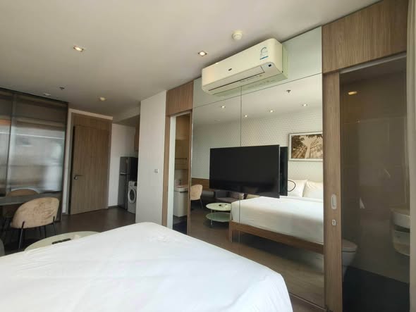 bedroom of Park Origin Phrom Phong
