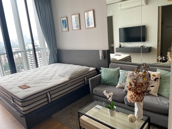 bedroom of Park Origin Phrom Phong