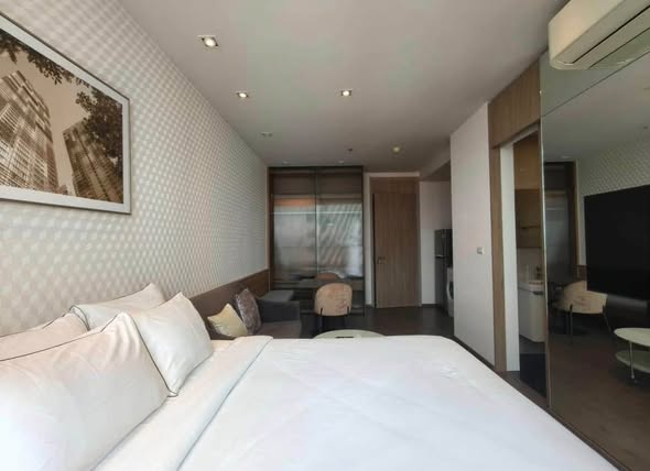 bedroom of Park Origin Phrom Phong