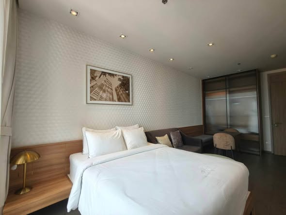 bedroom of Park Origin Phrom Phong