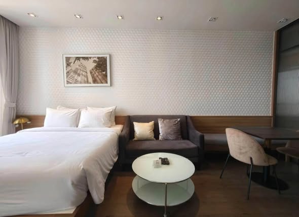 bedroom of Park Origin Phrom Phong