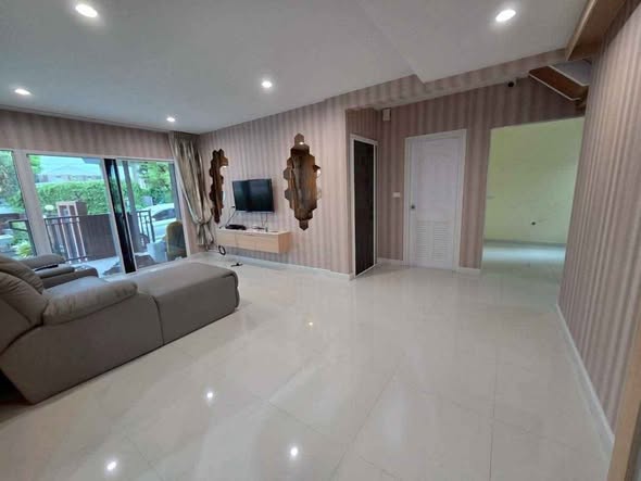 living room and room interior of Passorn Prestige Luxe Pattanakarn 44
