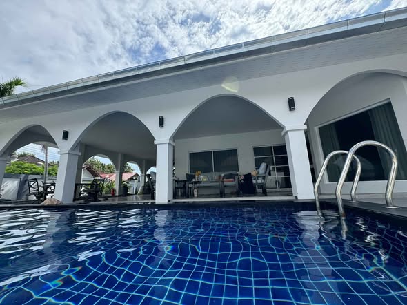 pool of Pattaya Land and House Village