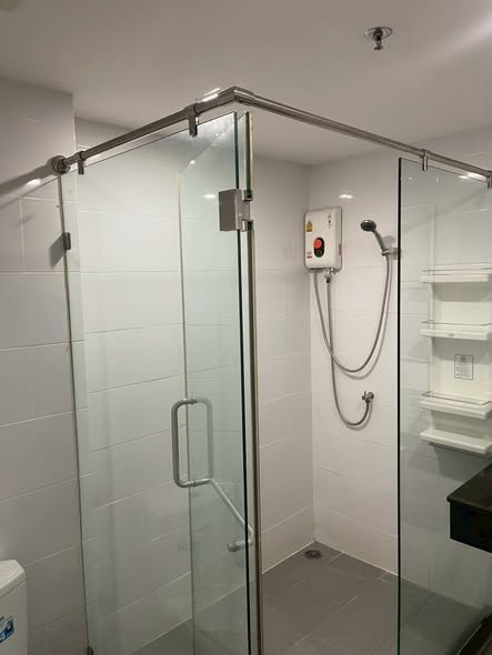 room interior and bathroom of PELA Wutthakat