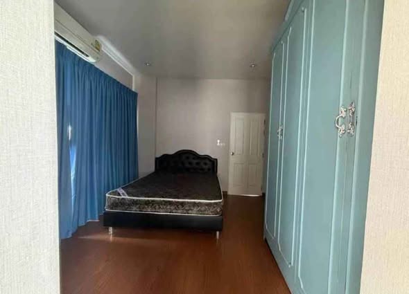 bedroom of Perfect Place 2