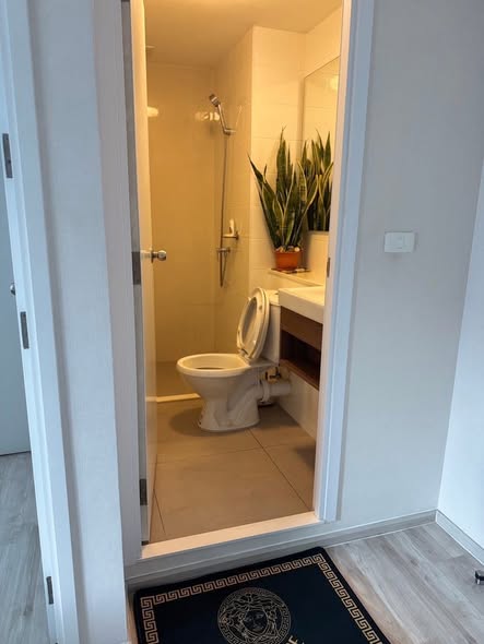 bathroom of PLUM CONDO ราม 60 อินเตอร์เชนจ์