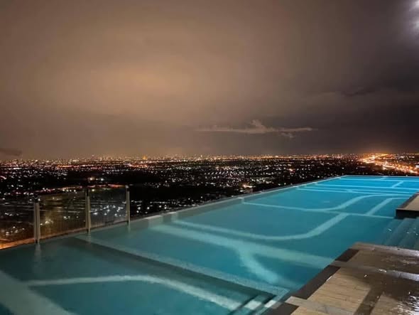 pool of Plum Condo Central Station Phase 1