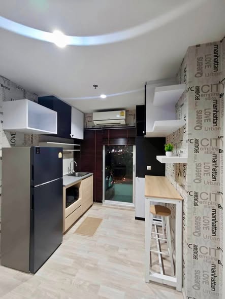 kitchen of Plum Condo Ramkhamheng Station