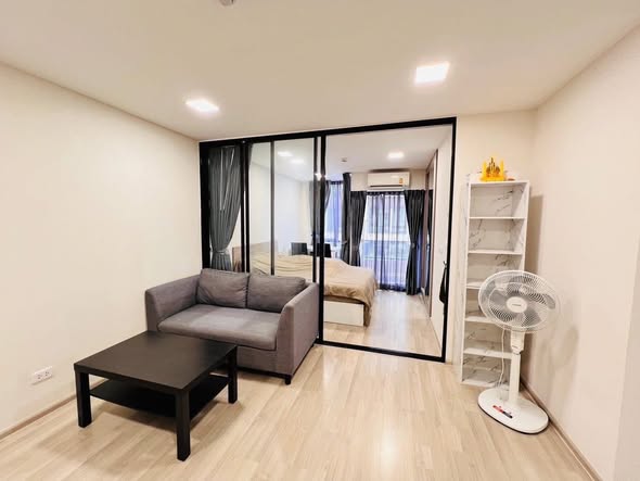 living room and bedroom of พลัมคอนโด สะพานใหม่ สเตชั่น PLUM CONDO SAPHANMAI STATION