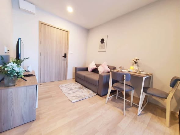 living room and room interior of Plum Condo Sukhumvit 97.1