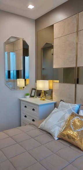 bedroom and bathroom of Q House Sukhumvit 79