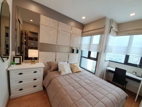 bedroom and room interior of Q House Sukhumvit 79