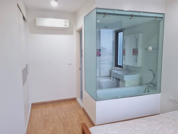 bedroom and room interior of Q House Sukhumvit 79