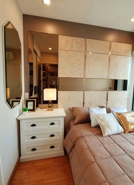 bedroom and room interior of Q House Sukhumvit 79