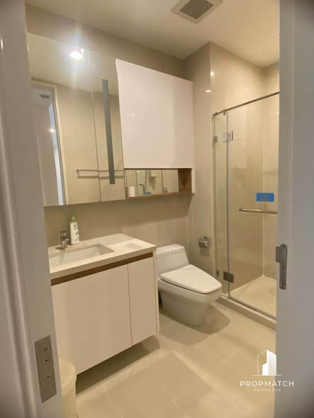 room interior and bathroom of Q Lang Suan