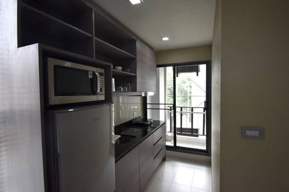 kitchen of Qube Suites Sukhumvit 46