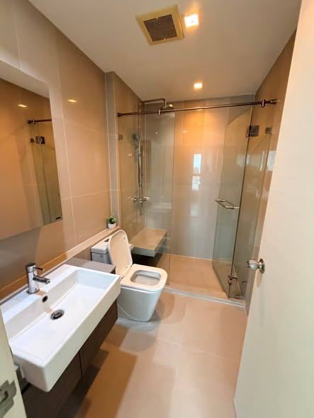 bathroom of Quinn Ratchada 17