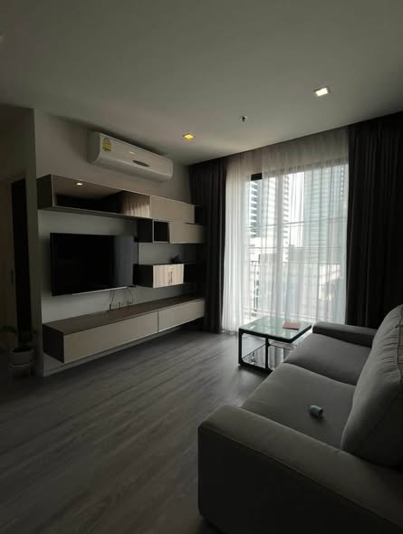 bedroom and living room of Quinn Ratchada 17